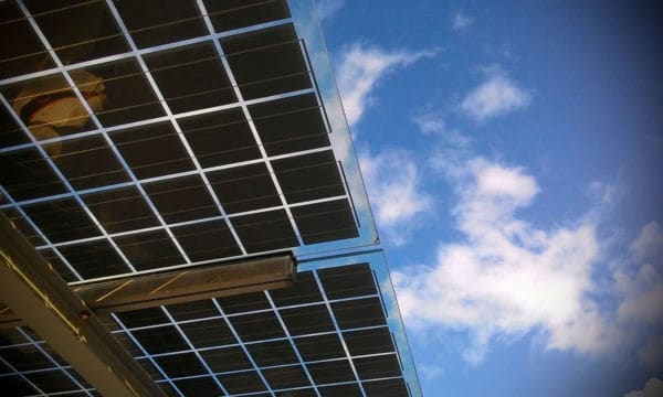 Incidente entre Walmart y Tesla exponen focos rojos en instalación de paneles solares