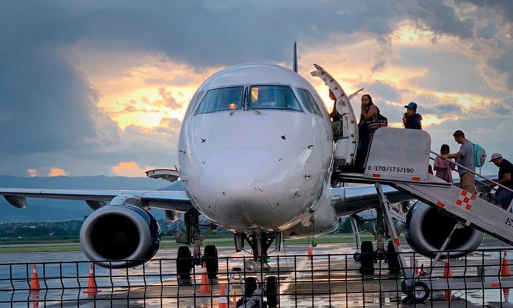Volaris y Viva Aerobus superan niveles de pasajeros prepandemia en abril; Aeroméxico retrocede