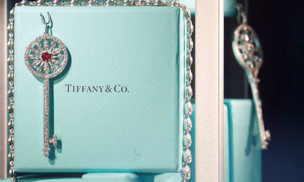Tiffany supera estimado de ganancias trimestrales gracias a la creciente demanda en China