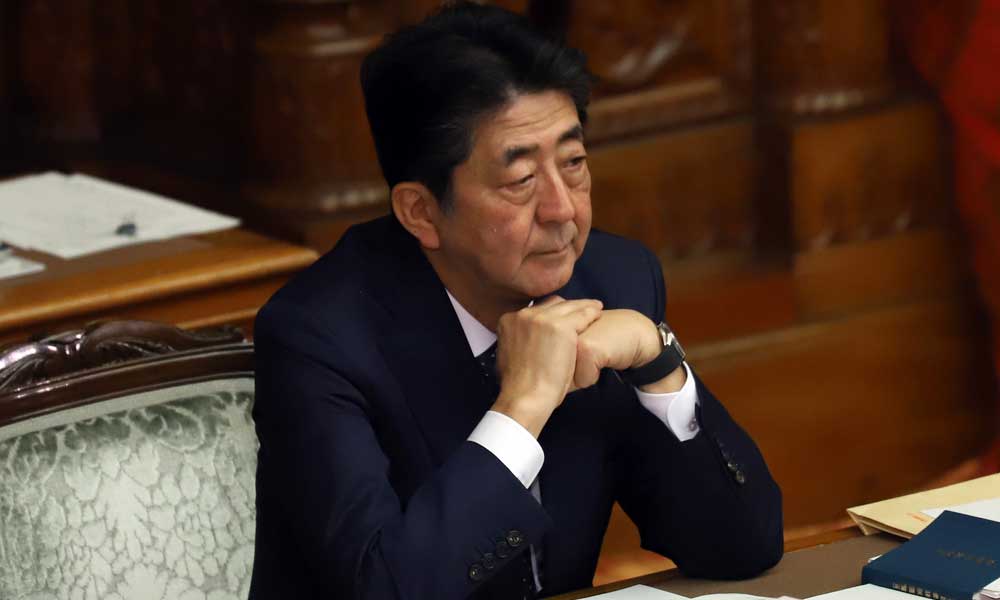 Yoshihide Suga entra a la carrera para sustituir a Shinzo Abe en Japón y ya es el favorito
