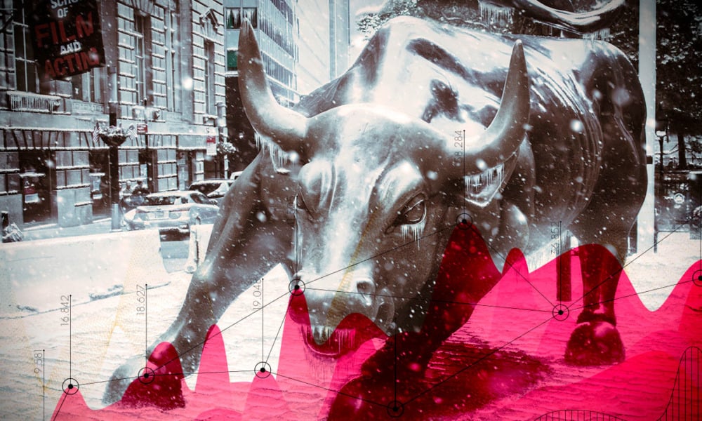 Wall Street cae en sesión volátil, pero logra ganancia semanal