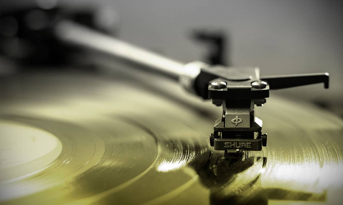 Venta de discos de vinilo superan las de CD, por primera vez en 32 años