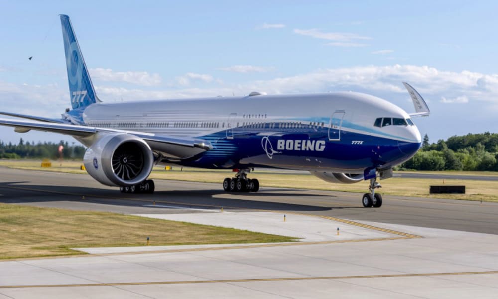 Boeing enfrenta nuevo problema: 777 se queda en tierra por fallas y sus acciones caen 3%