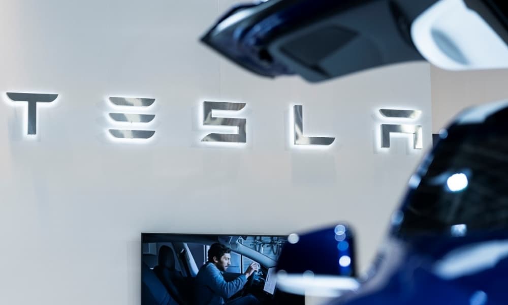 Tesla enfrenta posible revisión de 500,000 autos por aceleración repentina