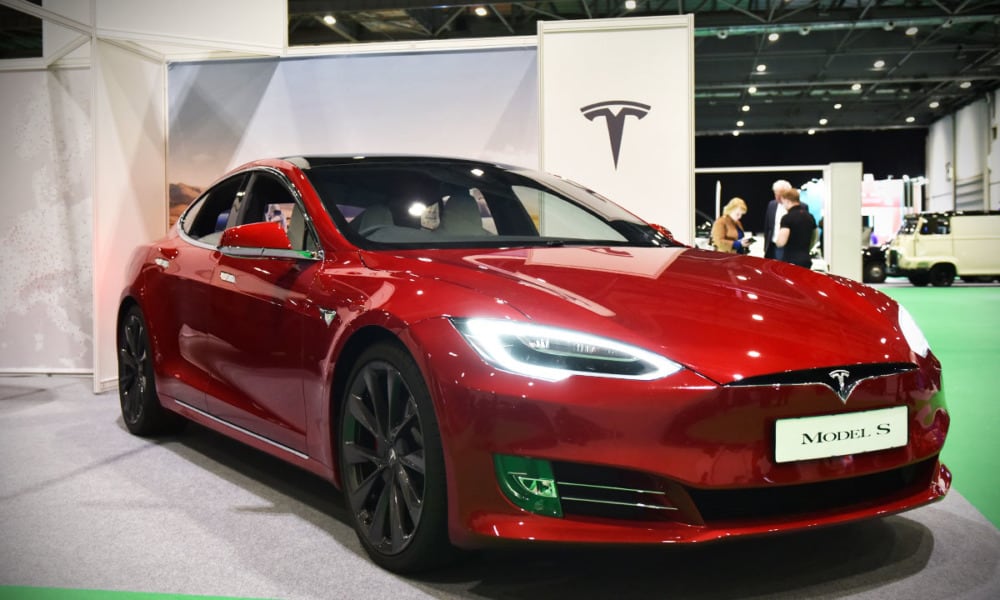 Acciones de Tesla cotizan en máximo histórico tras superar expectativas de ventas en 2020