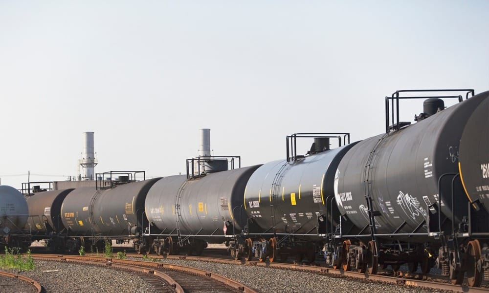 Ferrocarriles y pipas, solución errada a la logística de transporte de gasolina