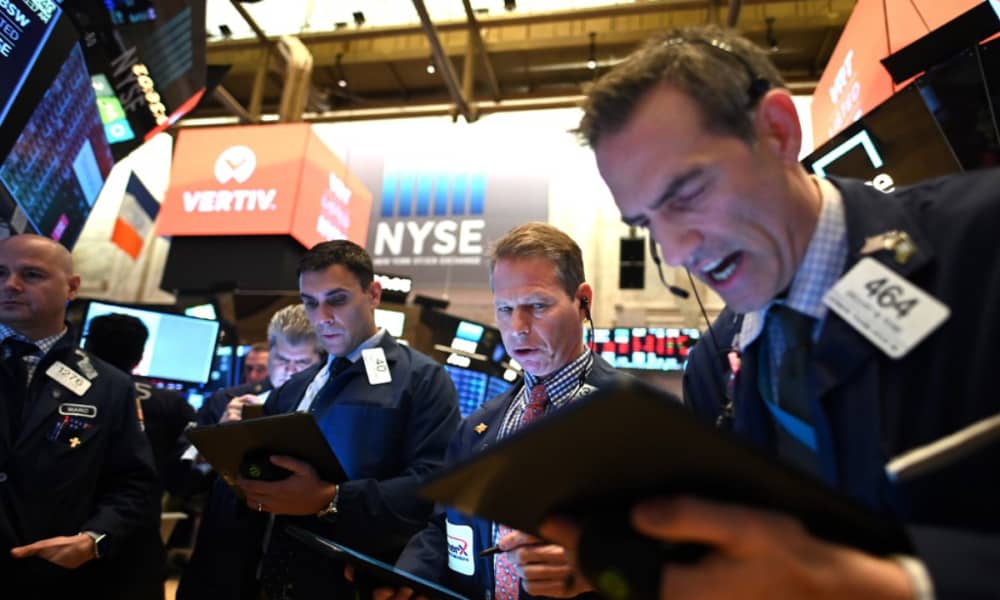 Wall Street cierra en rojo tras perspectivas negativas de la Fed sobre la economía