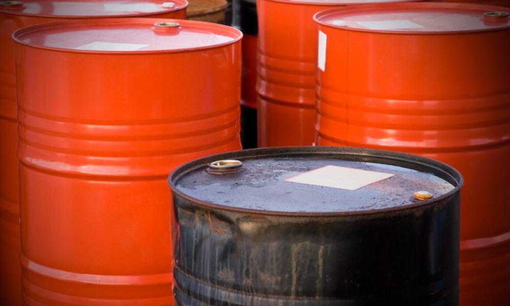 Petróleo cierra mixto mientras OPEP+ lucha por encontrar acuerdo de producción