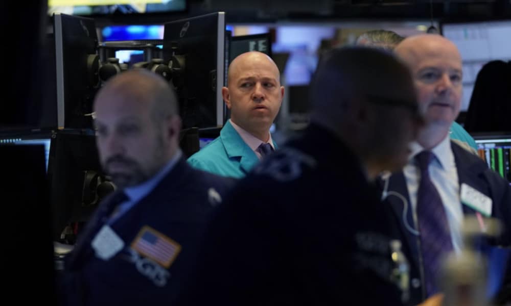 Wall Street cierra mixto pese a datos de desempleo mejores a los esperados
