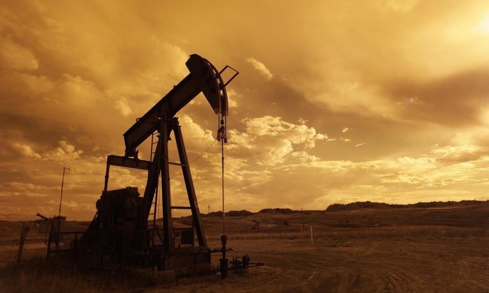 Precios del petróleo cierran mes con alzas y extienden racha ganadora