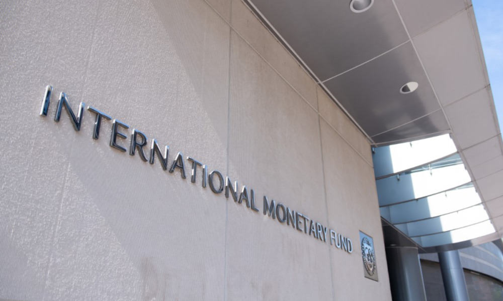 Panorama económico global es menos sombrío que lo esperado: FMI