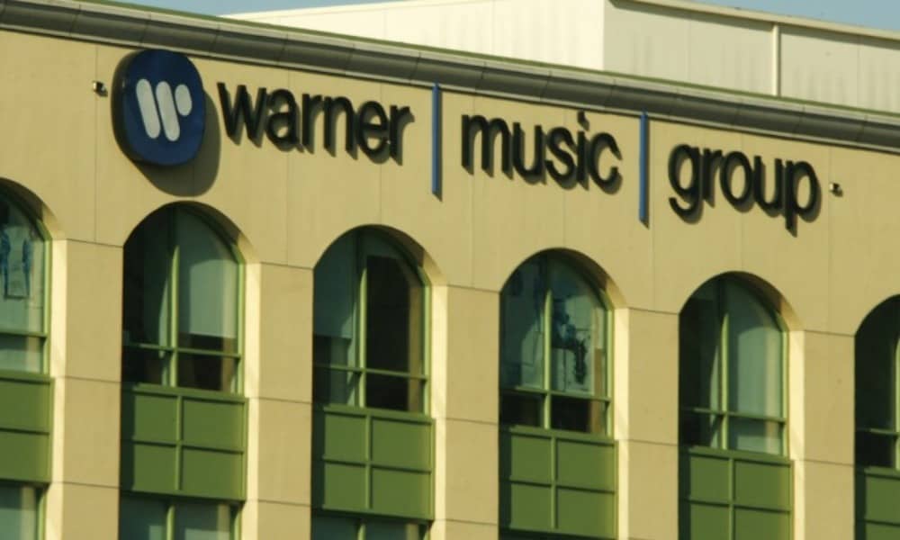 Warner Music se dispara 20.5% en su debut en Wall Street y recauda 1,900 mdd