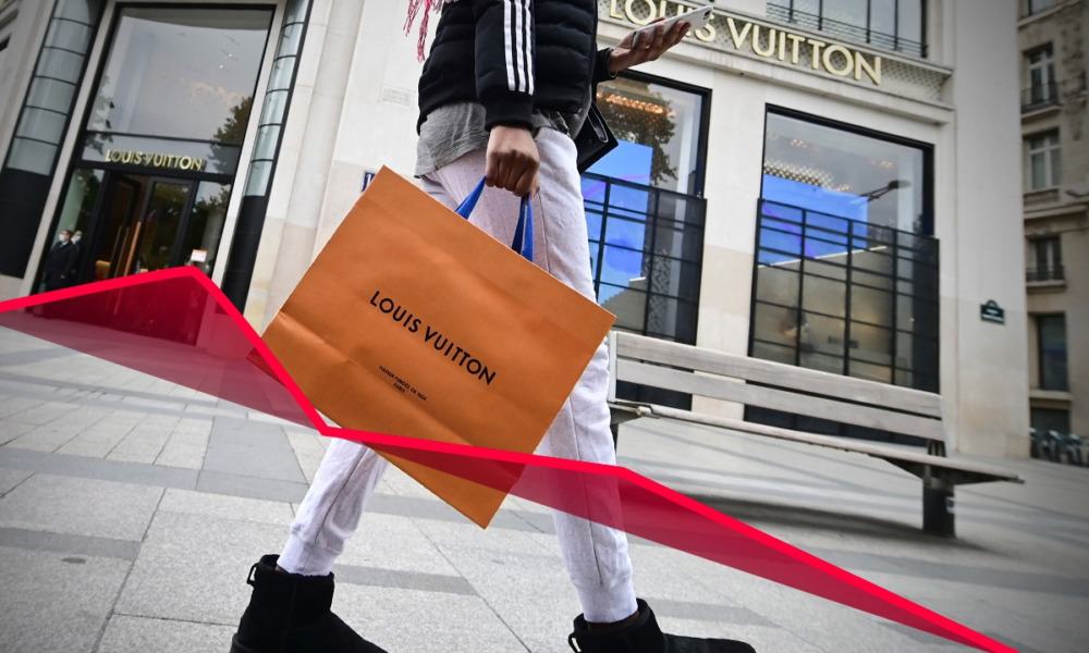 Mercado de lujo sufre: las ventas mundiales de ropa y calzado de diseñador se contraerán