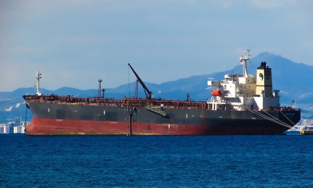 EU sanciona a cuatro compañías por transportar petróleo venezolano