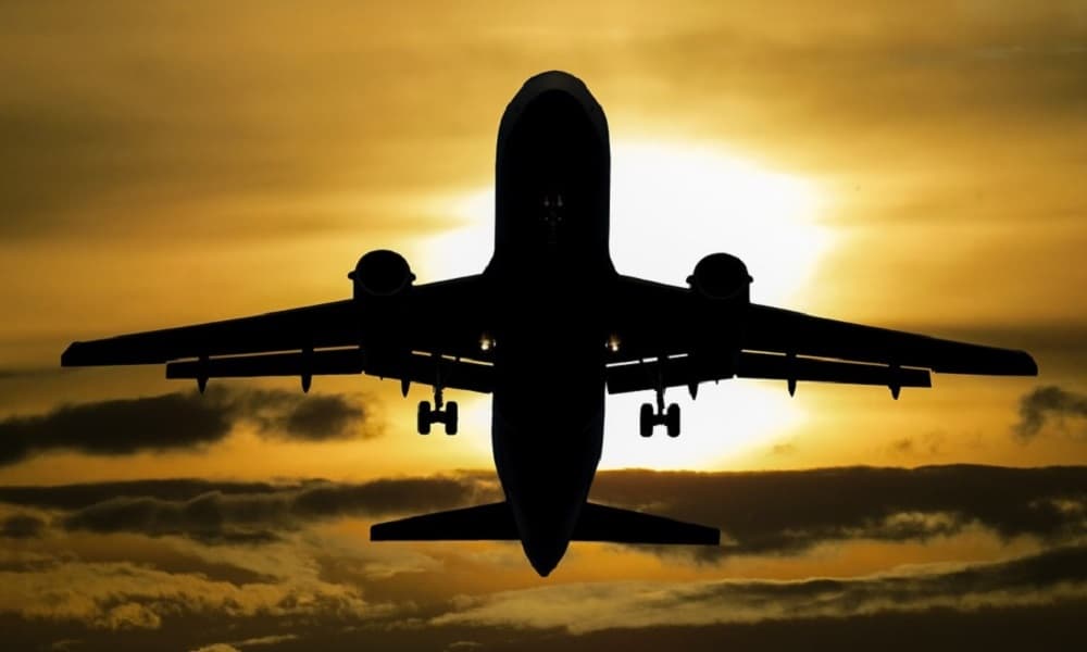 Boletos de avión serán más caros por alza en precios del petróleo: IATA