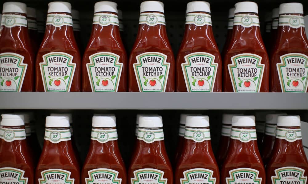 Ventas de Kraft Heinz superan las expectativas, pero reduce el valor de sus negocios