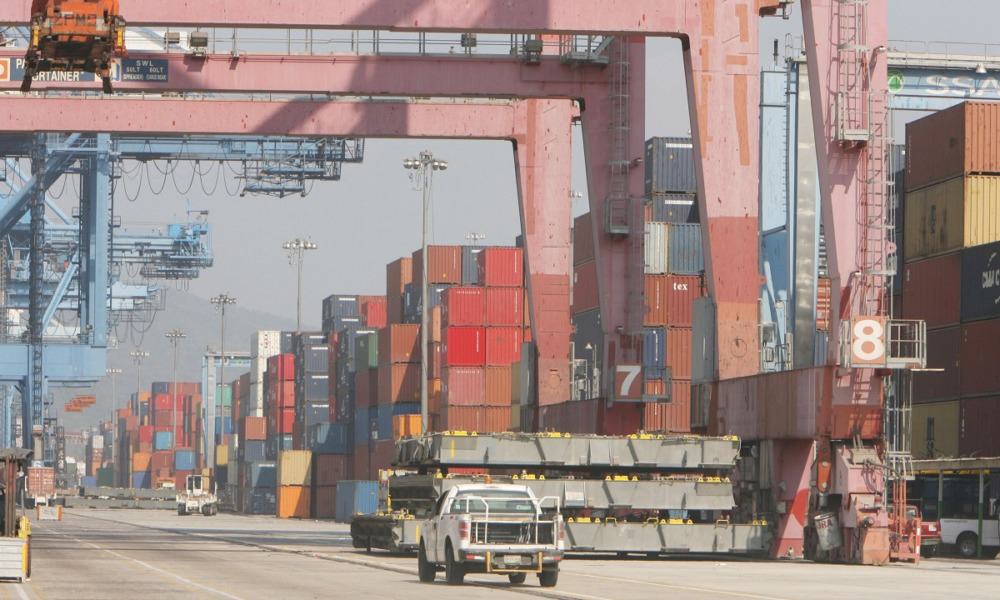 AMLO entrega a militares manejo administrativo de puertos y aduanas