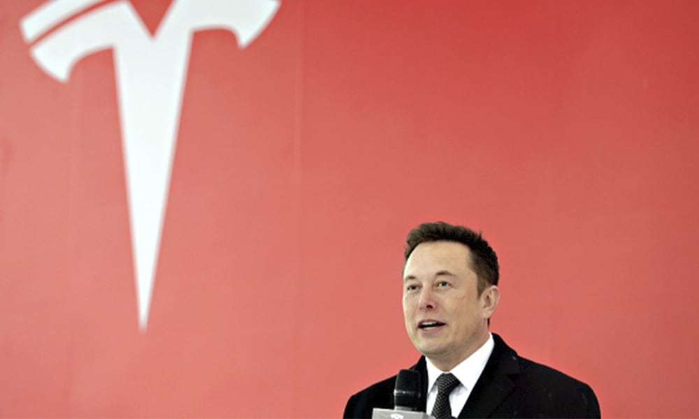 Tesla anuncia división de acciones; títulos repuntan 8%