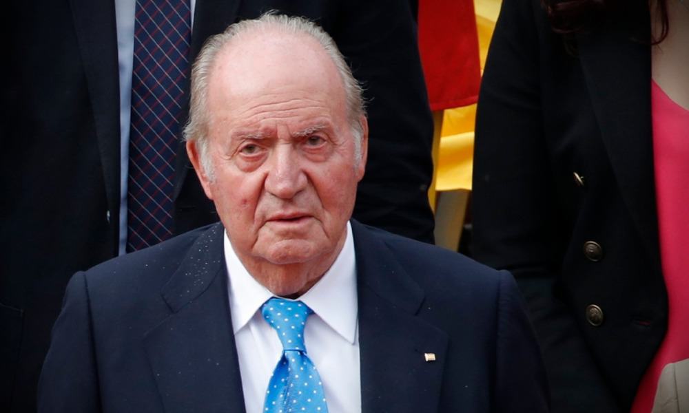 Juan Carlos I abandona España; se enfrenta a casos de sobornos y evasión de impuestos