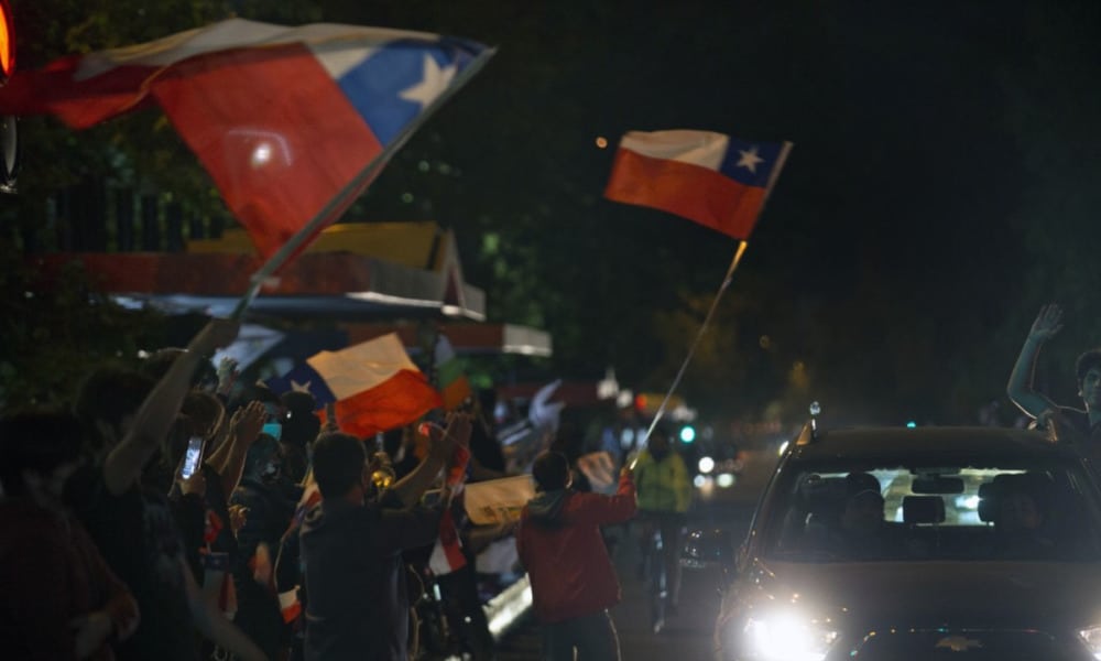 Chilenos aprueban por amplia mayoría reemplazar la Constitución de Pinochet