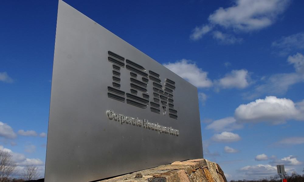 Ventas de IBM tienen su mejor trimestre en 3 años y sus acciones repuntan