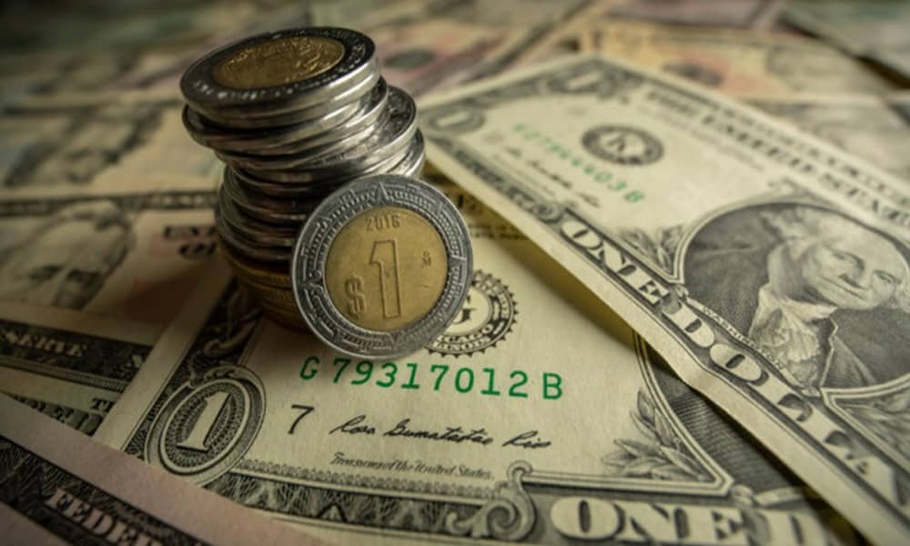 Peso retrocede ante fortalecimiento del dólar  