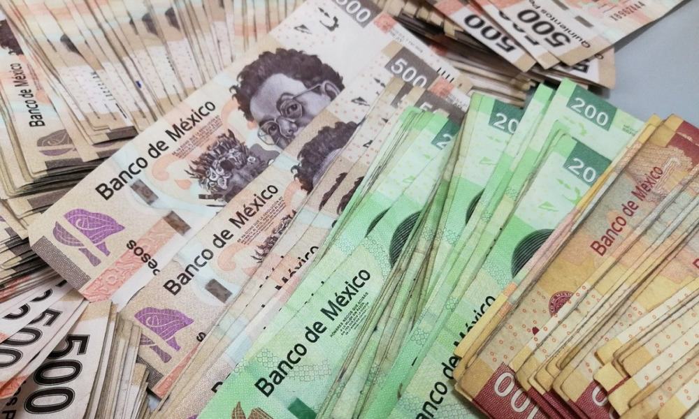 Peso cae frente al dólar tras aceleración de la inflación en México