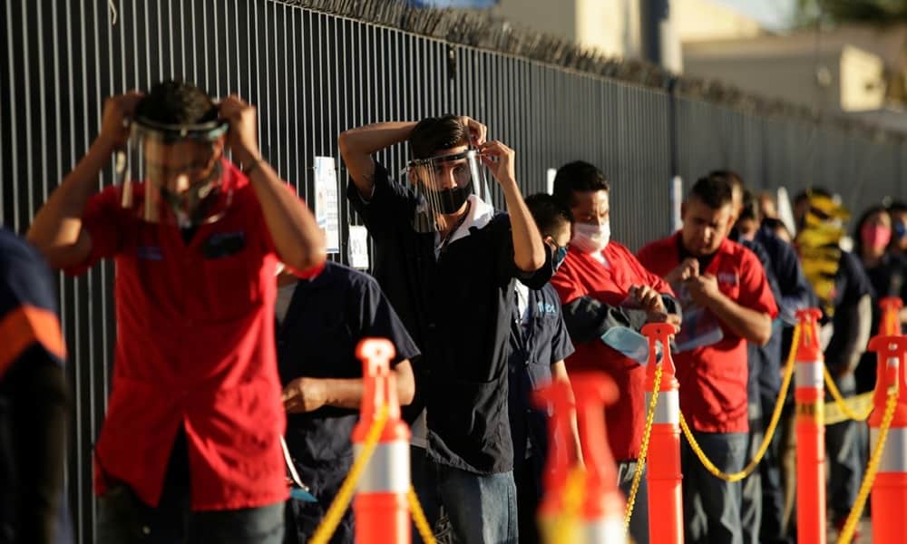 Tasa de desempleo en México desciende en octubre e informalidad repunta