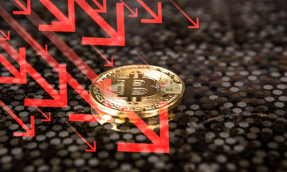 Bitcoin sufre su mayor caída en 4 semanas; se acerca a los 40,000 dólares