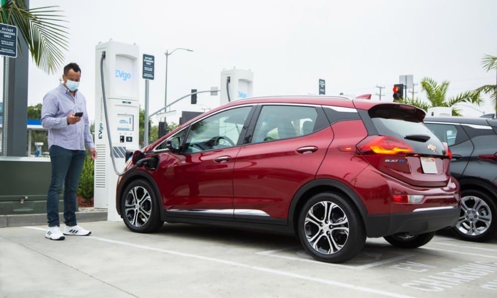 General Motors cambia el logotipo de la marca para destacar el enfoque en los vehículos eléctricos