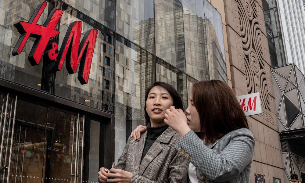 China desaparece a H&M de internet por defender a los uigures, ¿qué hará con Nike y Adidas?