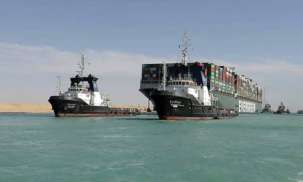 Canal de Suez se apresura a disolver atasco; disrupciones en puertos pueden tardar meses