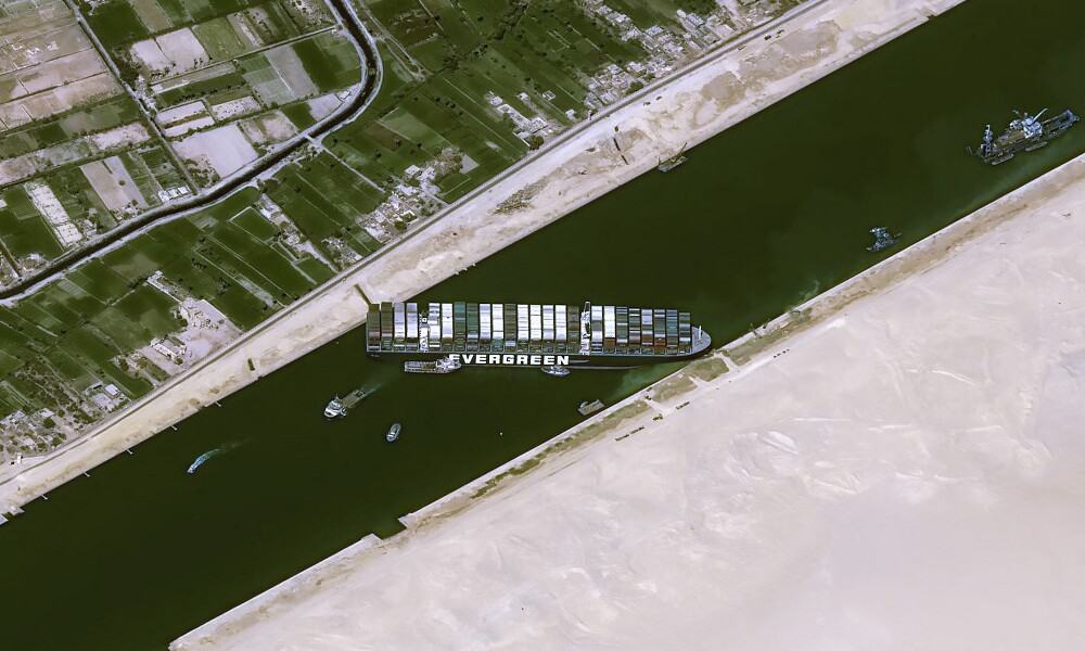 Bloqueo del Canal de Suez causaría pérdidas de hasta 10,000 millones dólares a la semana