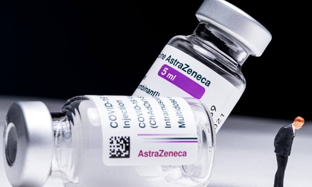 AstraZeneca vende 1,170 mdd en vacunas contra COVID-19 en el primer semestre