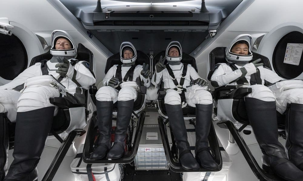 SpaceX envía a cuatro astronautas de la NASA al espacio en cohete y nave reutilizados
