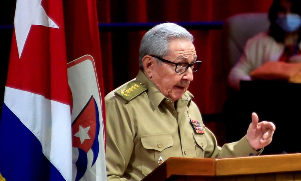 Raúl Castro hace oficial su salida como jefe del Partido Comunista de Cuba