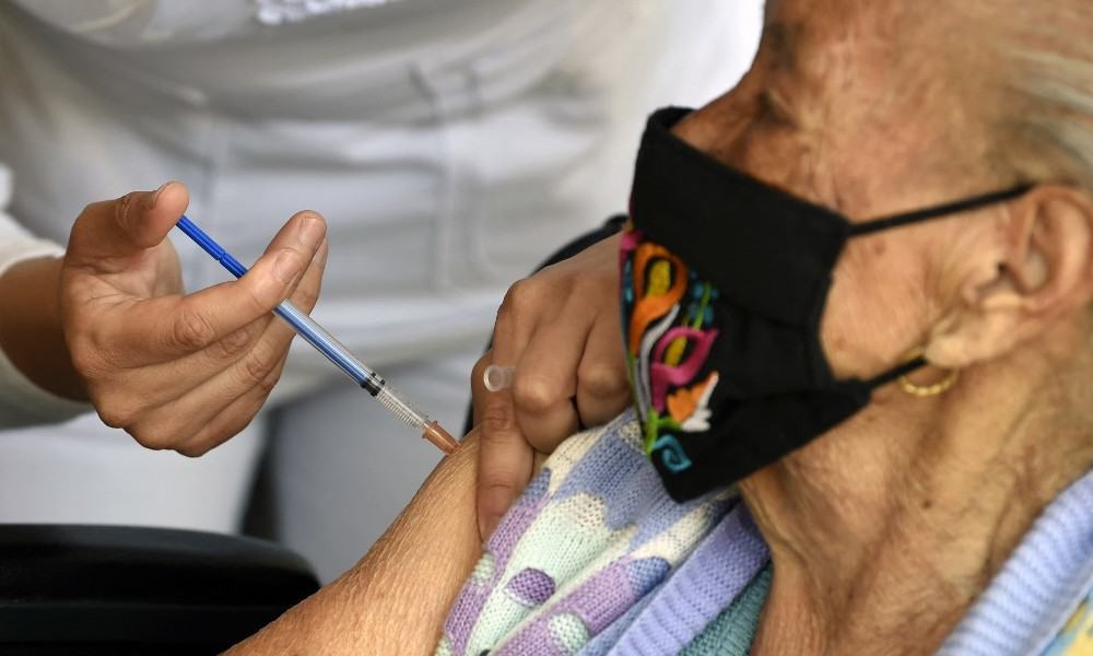 CDMX abre fechas de vacunación de refuerzo para rezagados