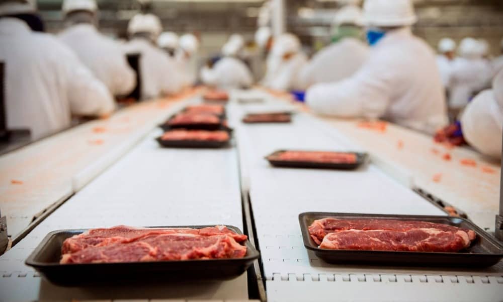 Ciberataque afecta plantas cárnicas de JBS, el mayor productor global de carne
