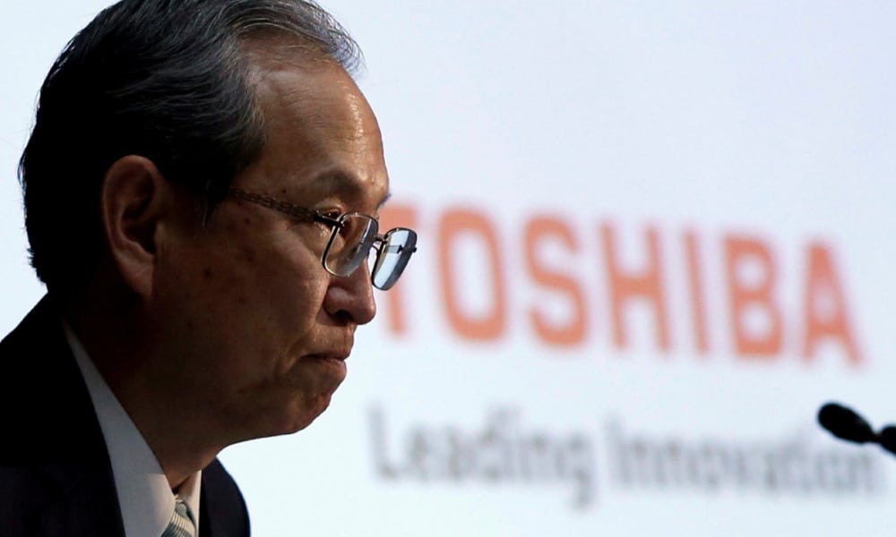 Accionistas de Toshiba destituyen a presidente por complicidad con el gobierno de Japón