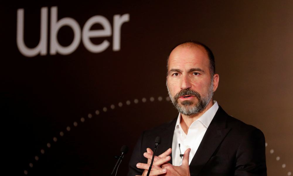 CEO de Uber entrega pedidos de Uber Eats y gana aproximadamente el 4% de su salario diario