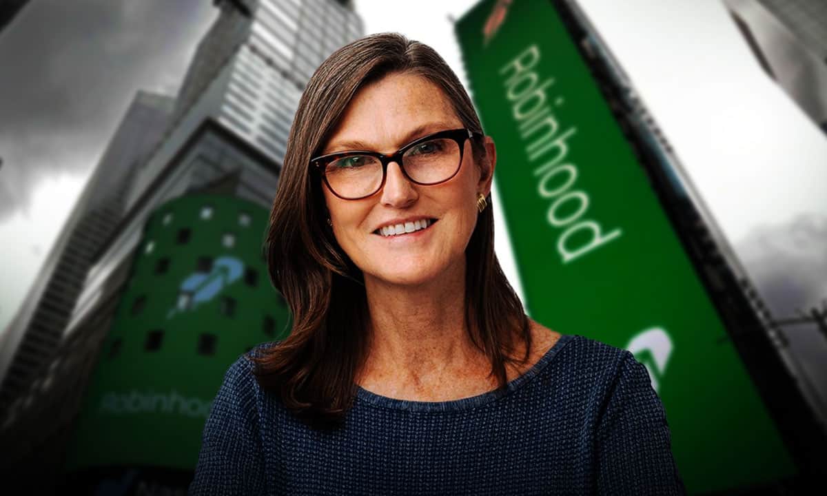 Cathie Wood compra 45 mdd en acciones de Robinhood en su fallida salida a bolsa