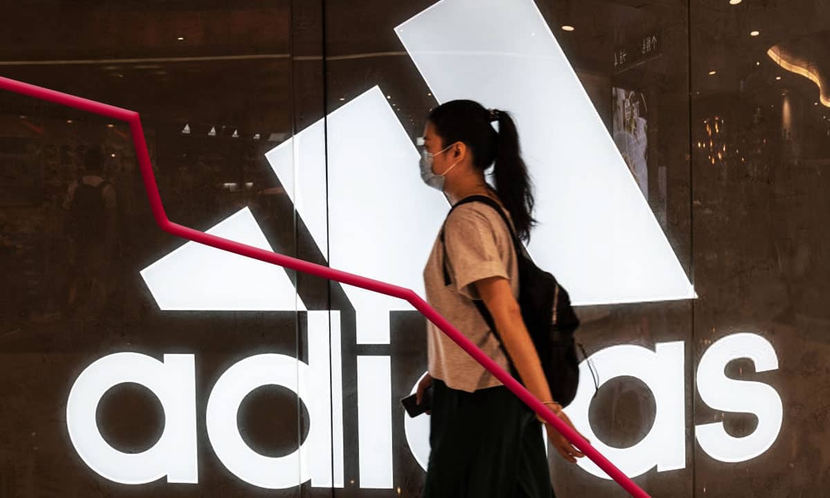 Ventas de Adidas en China disminuyen por boicot y sus acciones son castigadas
