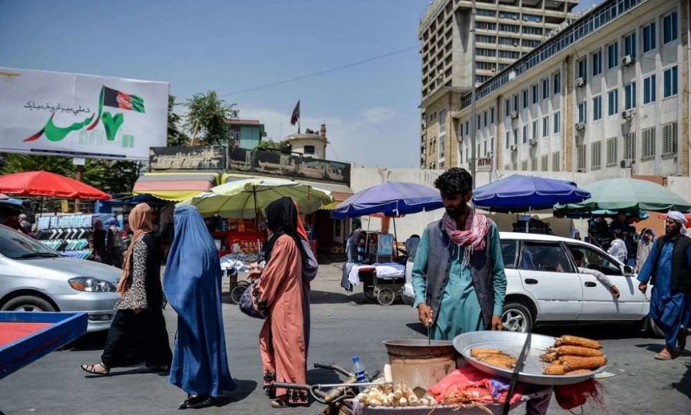 Mujeres afganas podrán estudiar en la universidad, pero separadas de los hombres