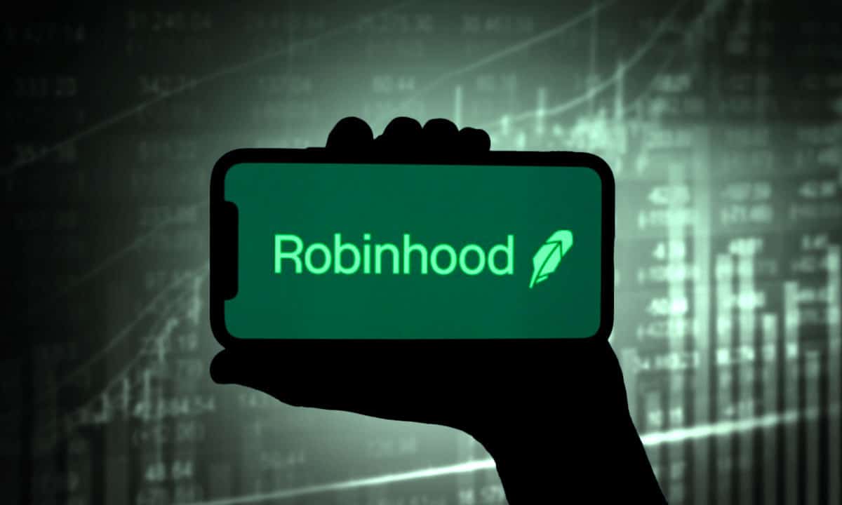 Inversionistas retail impulsan 82% el precio de la acción de Robinhood tras fallido debut en bolsa