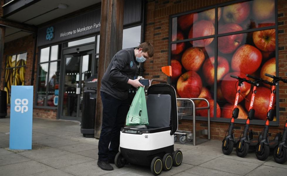 Robots repartidores se multiplican en el Reino Unido con la pandemia