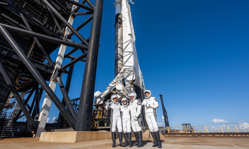 SpaceX debuta en el turismo espacial y pone en órbita a sus primeros civiles