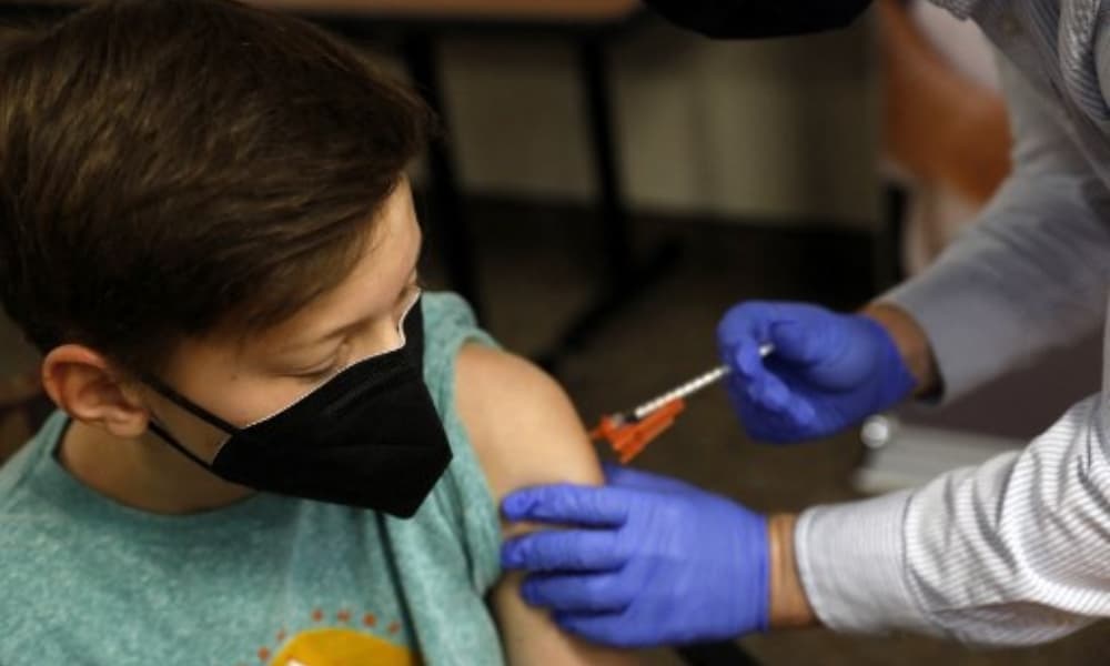 Bajos índices de vacunación provocan ‘cóctel tóxico’, advierte la OMS