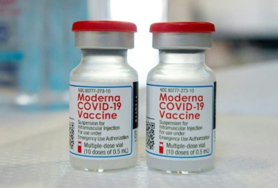 Moderna reducirá producción de su vacuna contra COVID-19