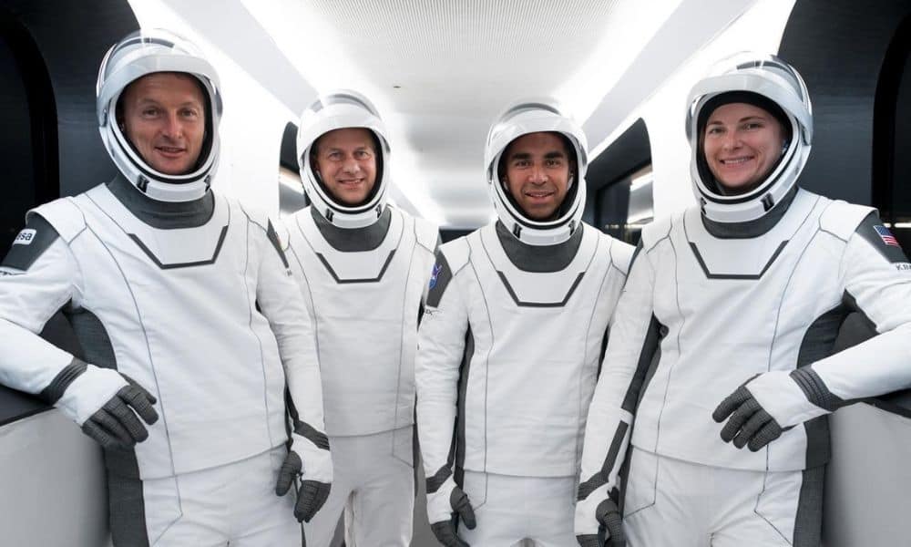 Cápsula de SpaceX con cuatro astronautas vuelve a la Tierra desde la ISS