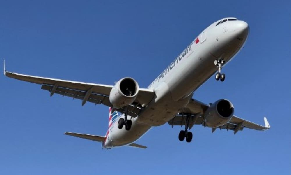 American Airlines reporta pérdidas en 2021; advierte que ómicron retrasará recuperación 